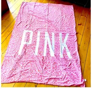 King size Victoria Secret Duvet and 2 pillow cases